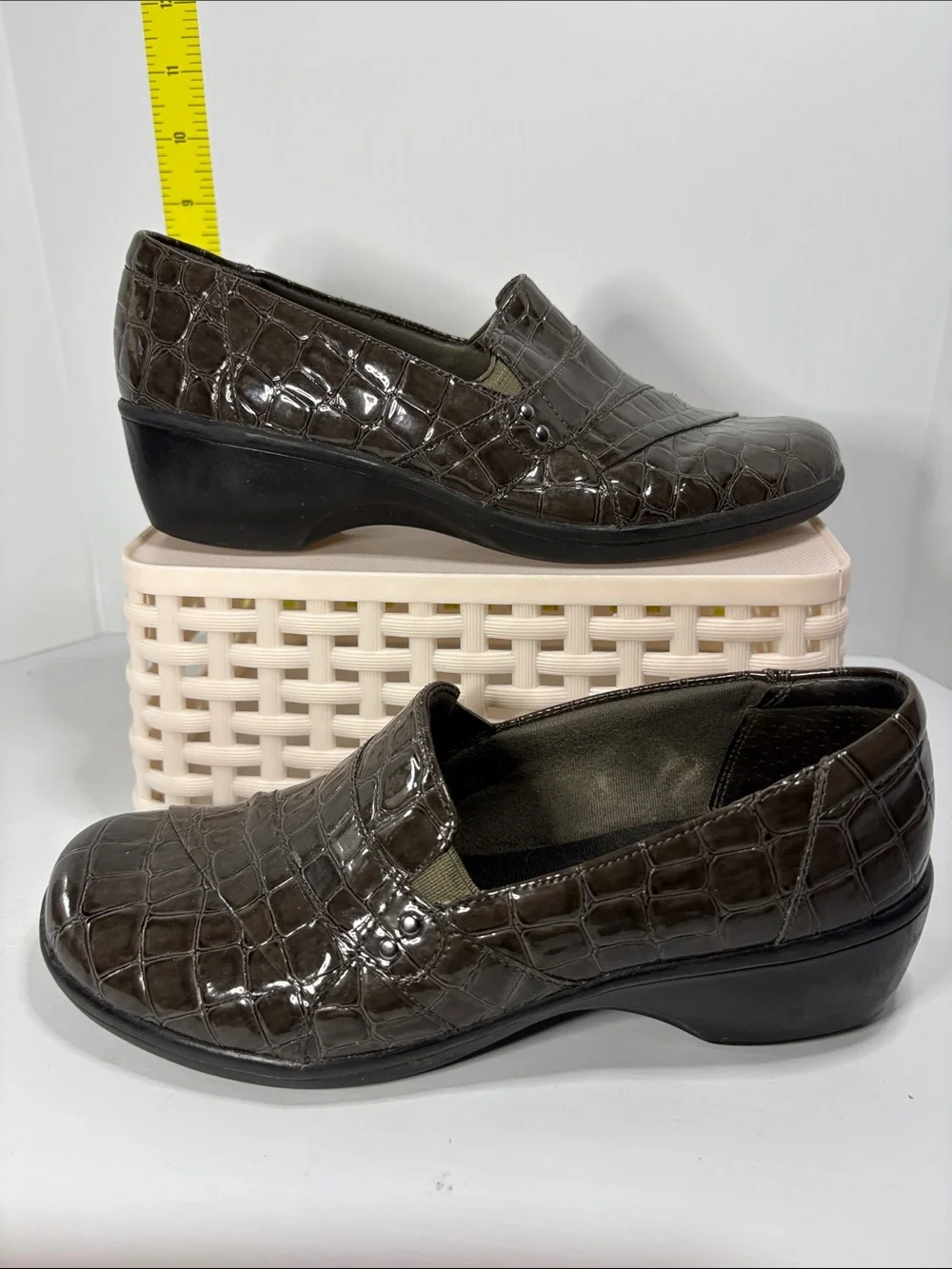 Cleaners‎ 6 Croc-Embossed Slip-On Loafers in Dark Brown. Box 27